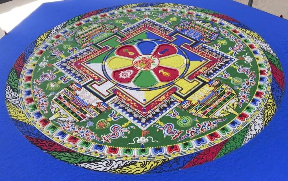 Mandala de sable coloré